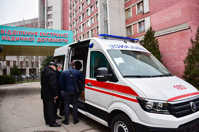 Чернігівські лікарні отримали нові автомобілі