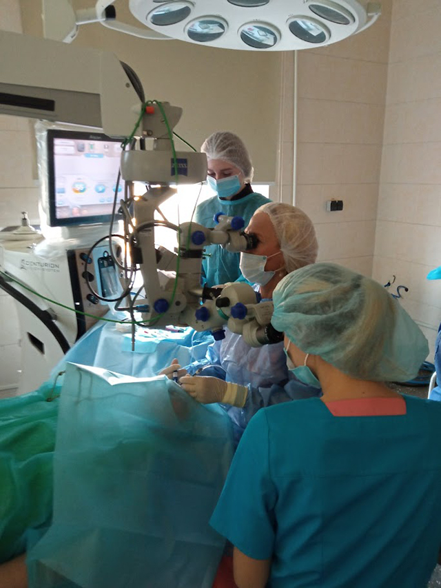 Відділення мікрохірургії ока КНП «Чернігівська обласна лікарня» поповнено новітньою апаратурою світового рівня. Його використовуватимуть для оперативних втручань при лікуванні катаракти.