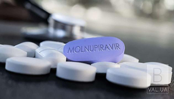 6 лютого в Україну прибуло 60 тисяч курсів препарату «Молнупіравір», призначеного для лікування COVID-19.