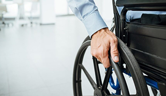 Всесвітня організація охорони здоров’я разом із профільними міністерствами багатьох країн поширило інформацію щодо уникнення захворювання на COVID-19 серед людей, що живуть із інвалідністю.