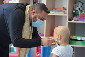 У лікарнях України відтепер офіційно працюватимуть капелани