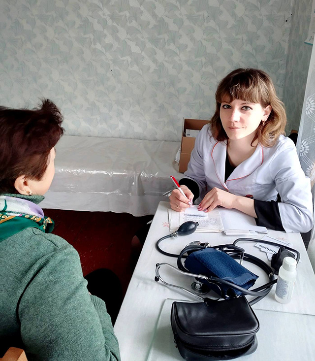 Мобільні бригади лікарів Чернігівщини продовжують відвідувати віддалені населені пункти для покращення доступу до медичних послуг.