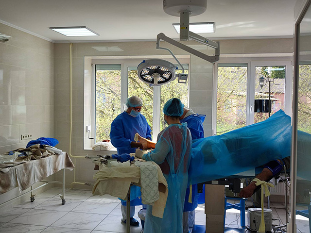 В оновленому операційному блоці Прилуцької міської лікарні проведено перше оперативне втручання.