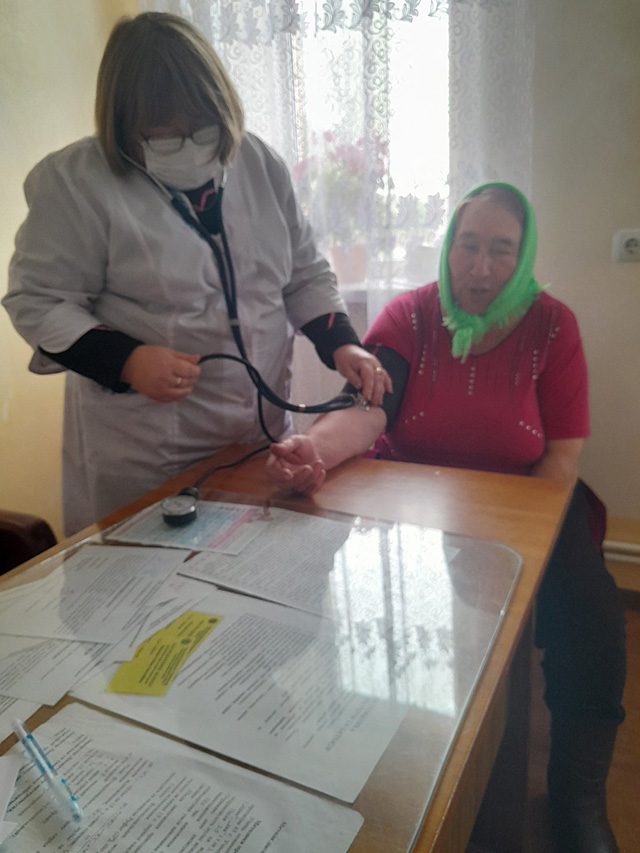 Лікарі Чернігівщини продовжують відвідувати віддалені населені пункти для покращення доступу до медичних послуг.