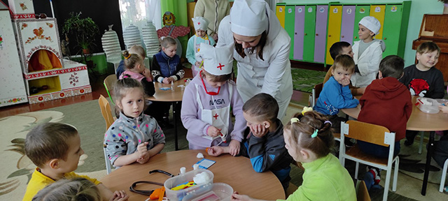 Лікарі Бобровицького центру первинної медико-санітарної допомоги розповіли дошкільнятам громади про важливість щеплення.