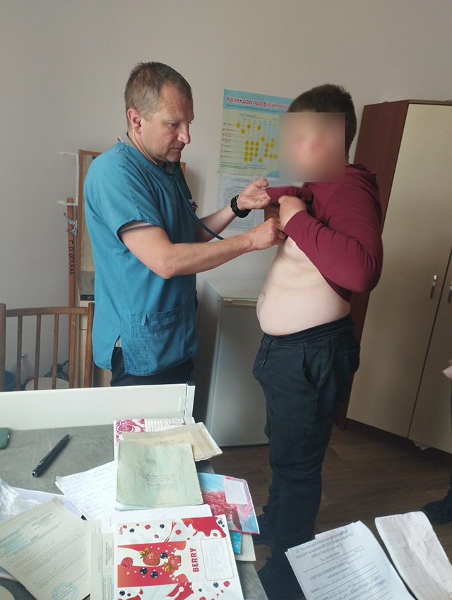 Бобровицькі лікарі продовжують проводити поглиблений медичний огляд здобувачів освіти громади.