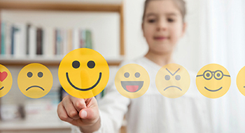 Як допомогти дитині визначати й висловлювати емоції?