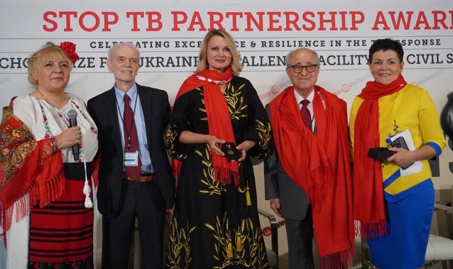 Лікарі Чернігівської і Херсонської областей та Центр громадського здоров’я отримали найбільшу премію «Kochon», присвячену боротьбі з туберкульозом.
