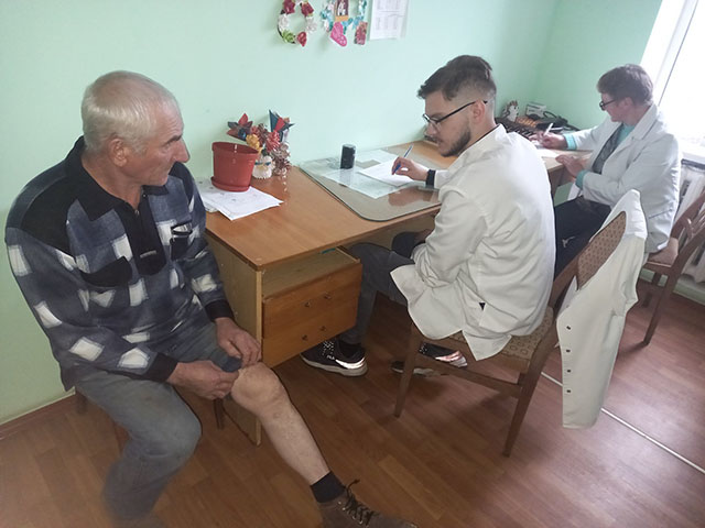 Для проведення оглядів населення віддалених громад Чернігівщини продовжуються виїзди мобільних бригад медичних працівників