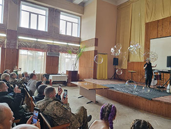 Для військовослужбовців, що проходять лікування в Чернігівській обласній психоневрологічній лікарні проведено благодійний концерт та артерапевтичні заходи.